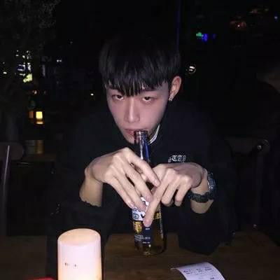  情侣头像旭日用光焰赶走了黑暗,夕阳用余辉映红了晚霞