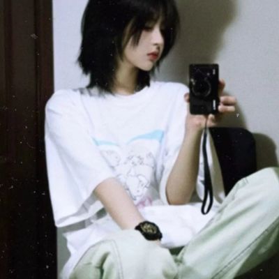  耐看型女生照片真人头像