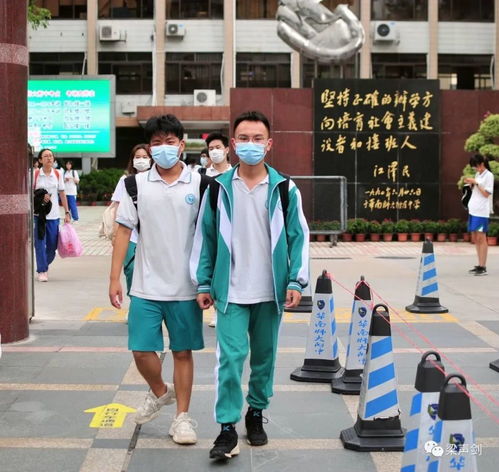 戴口罩的高考,实拍钟南山母校华南师范大学附属中学考点