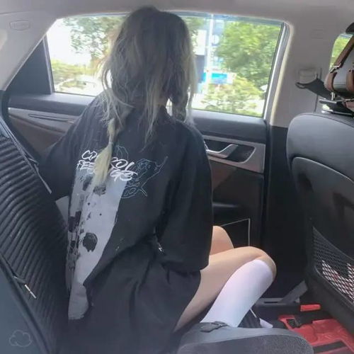  ins风格女生头像请戴上泳镜来见我以免突然坠入爱河不露脸女头