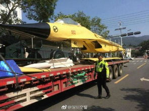  3辆运载飞机坦克军火货车在龙岗迷路深圳铁骑护航