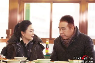 陈凯歌陈红挽手逛街恩爱如新婚狂撒狗粮