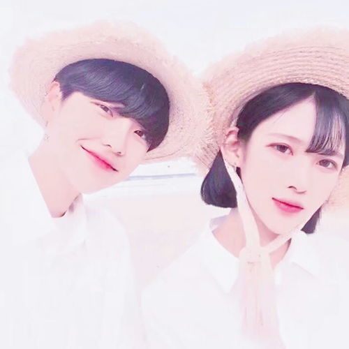  草帽洋妞儿