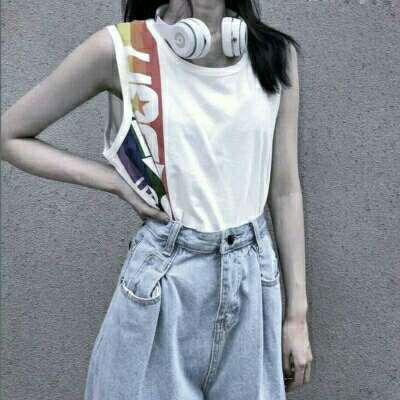  女生头像真人霸气黑色不露头的像小鸟一样在天上飞的感觉