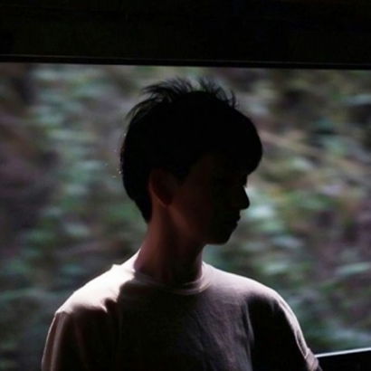 失恋头像男生伤感绝望崩