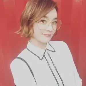  130斤的身材90斤的小脸,女明星巴掌脸的秘诀竟然是这三招