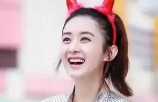  女星大笑,唐嫣笑出青筋,刘亦菲笑出牙龈,她最可爱样子
