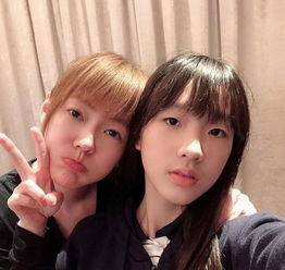  小s大女儿登时尚杂志,单眼皮神似金高银,骨子里的自信随妈妈