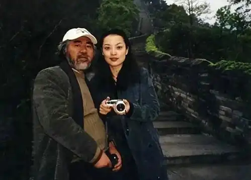  网传3亿房产被杜星霖转移,张纪中发文否认,并晒全家福力证幸福