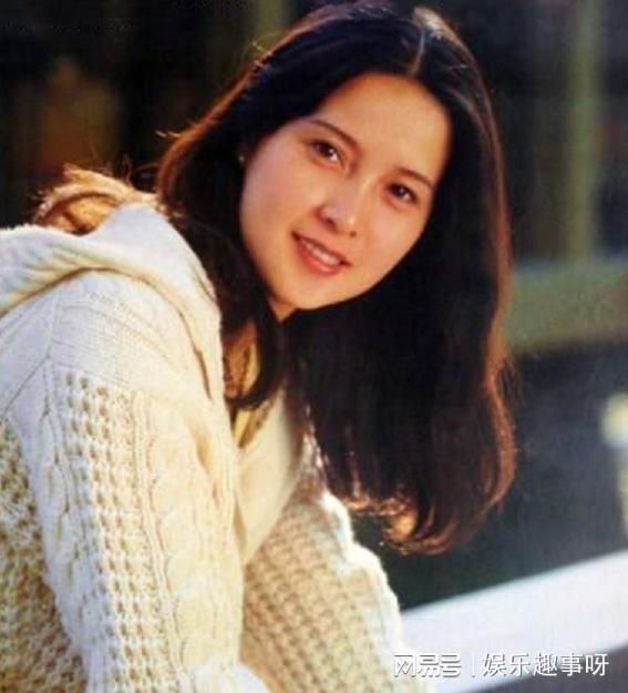  和贾乃亮离婚3年后才明白,李小璐悲剧人生的始作俑者,是她亲妈
