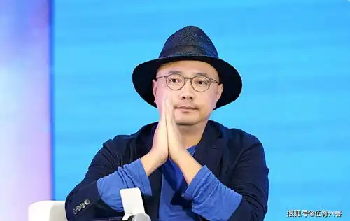  两大喜剧顶流颜值变迁史徐峥曾有浓密头发,沈腾逐渐徐峥化
