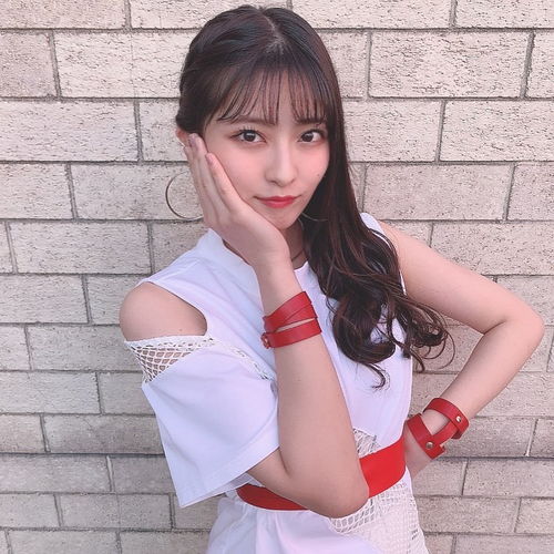  邻家系美少女,温柔气质疗愈人心,开朗笑颜散发满满清纯活力