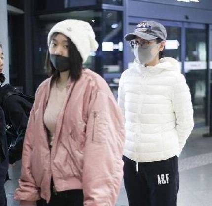  闫妮素颜与女儿现身,森碟生日会佳偶天橙又同框