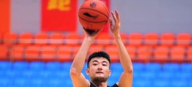  郭士强怒怼赵睿不保护丛明晨杜锋回应赵睿当时看不到防守人位置