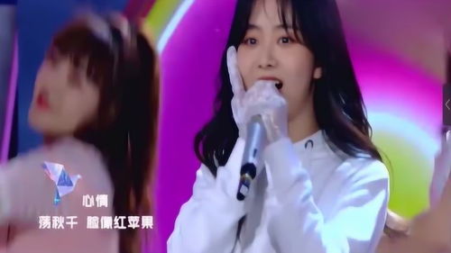  松韵妹妹挑战甜心教主睫毛弯弯,请注意熊梓淇的表情,一脸宠溺啊