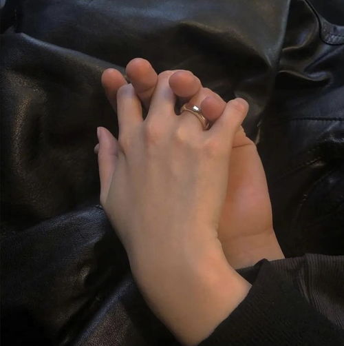  背景那就十指相扣