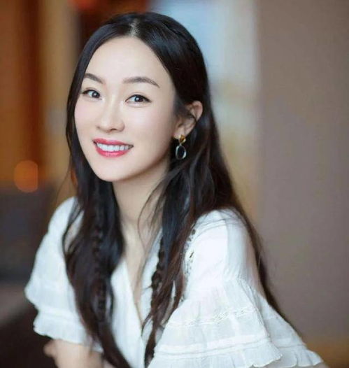 黄奕两嫁富豪一婚被骂淫猫,二婚被家暴43岁单身状态佳
