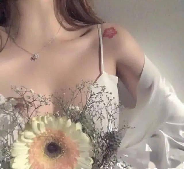  给大家曝光一个渣女