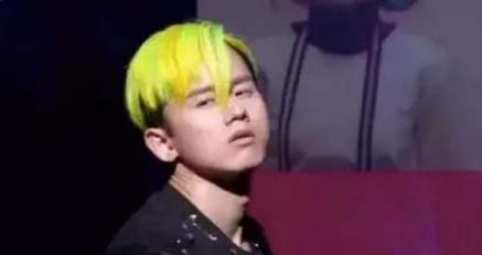  权志龙染绿发帅翻天,张杰染绿发眼前一亮,看到表情我劝退了