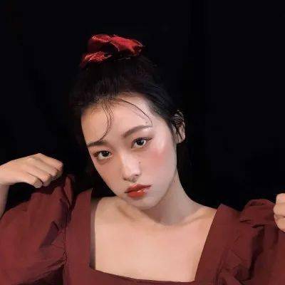 微信优质的女生头像成熟吸引人