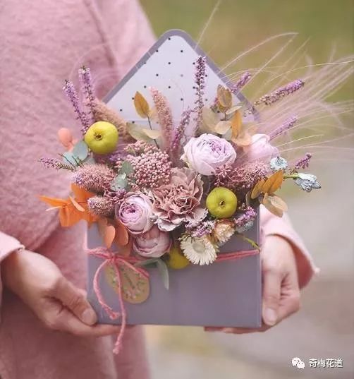  秋季花材菊花已out枯枝落叶才是花艺师的新宠