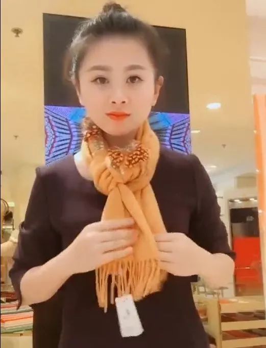  抖音最火围巾系法2018最时髦的都在这里了