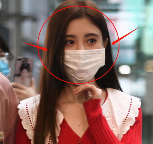  主持人夸鞠婧祎无变化,一个敢夸一个敢笑,她好爱纯天然美女人设