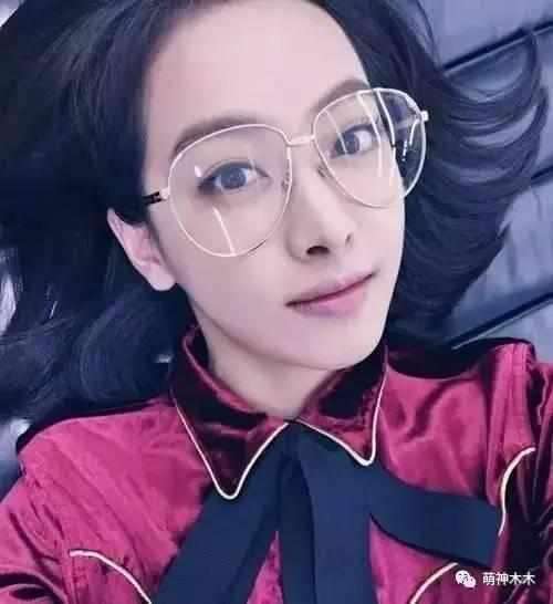  女星戴近视眼镜热巴最酷,赵丽颖最萌