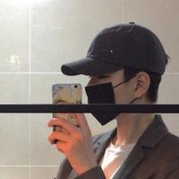  玩手机的,打电话的,男生微信头像低调成熟大气