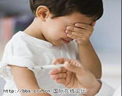  怕打针宝宝表情太萌了爸爸称手机爆了短信也爆了