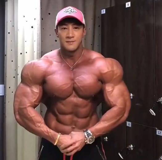  这5名肌肉男受到网友强烈争议,他们自然健身的可信度有多高