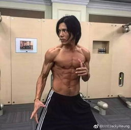  易烊千玺秀肌肉引骂战,娱乐圈里的真肌肉男是这些