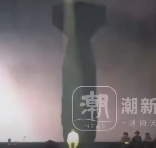  全网热议的神秘车展男身份终于曝光此前,一名黑衣男子低调现身2025上海国际车展某超跑展台,神秘气质引网友疯狂猜测是顶流明星还是低调富豪