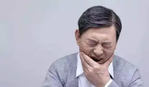  男子口腔溃疡久治不愈,被查出口腔癌,医生可能和这个嗜好有关