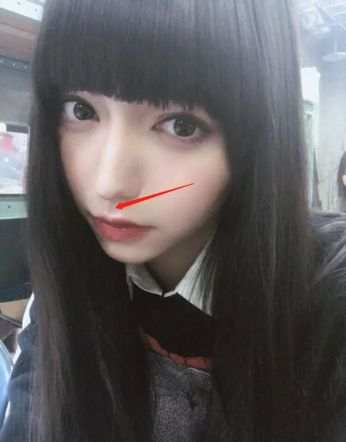  日本爆红的洛丽塔美少女,真人版混血芭比,靠漫画眼成新晋宅男女神