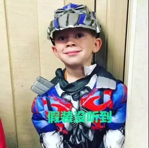  表情包小可爱假笑男孩gavinthomas开微博啦