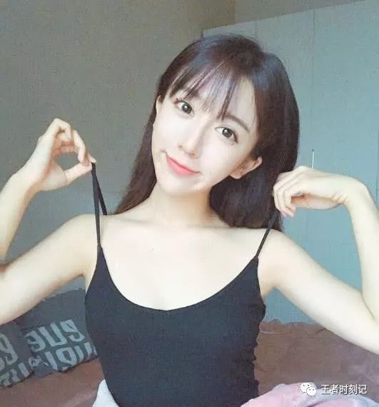  斗鱼吃鸡一姐露出真面目,网友这么可爱,一定是男孩子