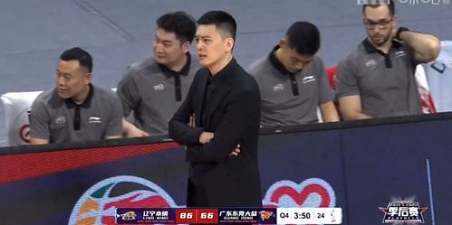  杨鸣又出表情包,辽篮一个回合丢四次罚球,杨毅比乔丹还传神