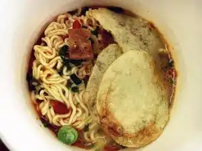  我在泡面里面加了一勺奶粉,结果