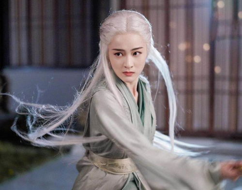  女星白发造型杨蓉李冰冰没啥,看见热巴后,我心都醉了