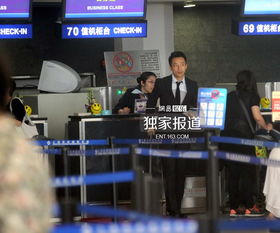  汪小菲西装革履低调返台成熟稳重商务十足