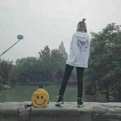 情侣头像背影一对分开男