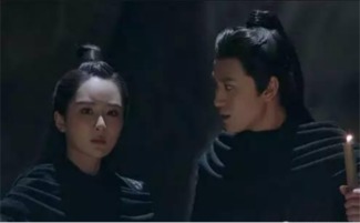  杨紫寿星公额头早有端倪baby出席活动表情雷人