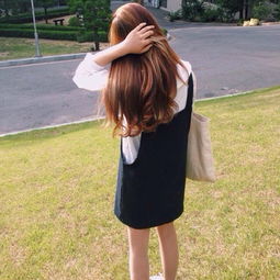  女生长发背影图片