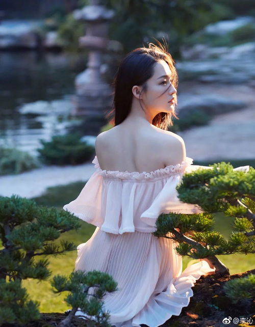  千等万等终于等来了那个令皇上神魂颠倒的香妃上线,却远不如李沁小姐姐的花式私服来的惊艳迷人