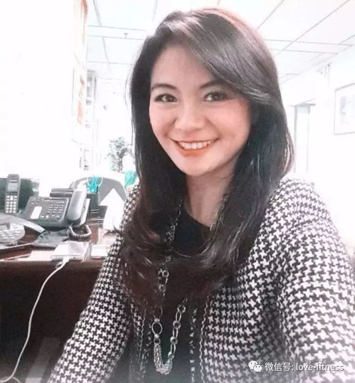  50岁阿姨,身材颜值完爆20岁少女,跟儿子合影就像情侣