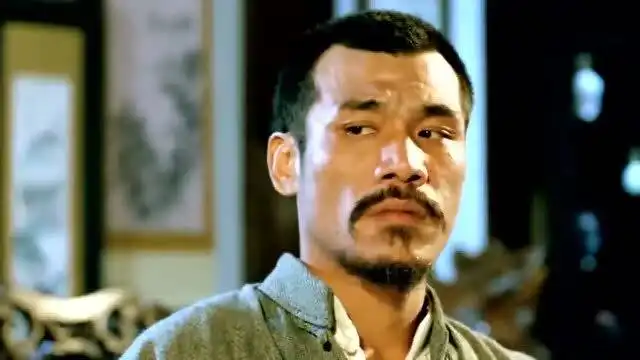  电影大叔吃了一盘大蒜,非得对着道长说话,看道长的表情就知道很刺激