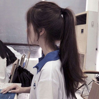  背影头像女生唯美漂亮简单气质女生背影