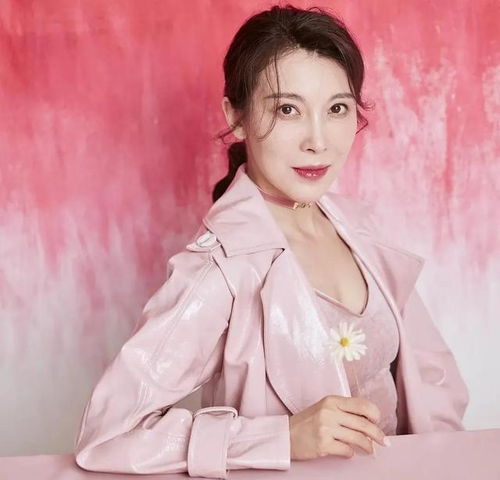  中年气质美女演员张棪琰