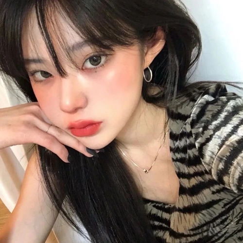 头像图片女孩真人煞白